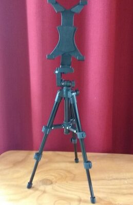 Ipad/tablet tripod stand
